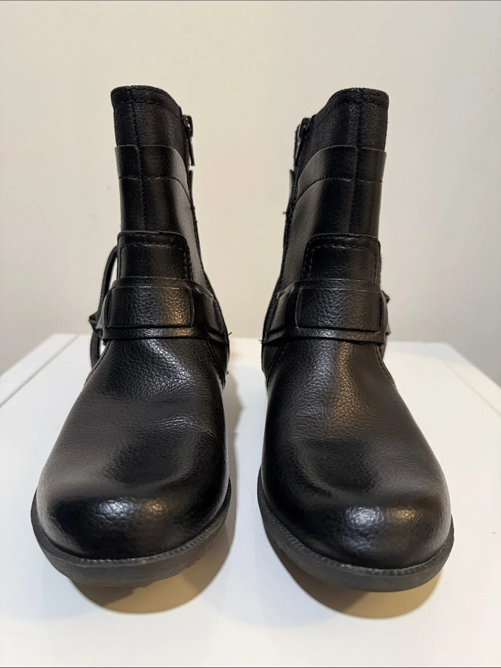 Clarks Women's Riddle Avant Black Leather Ankle Zip Boots Size 6.5